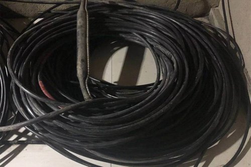 訊電纜被盜割，警方雷霆出擊抓獲犯罪嫌疑人 